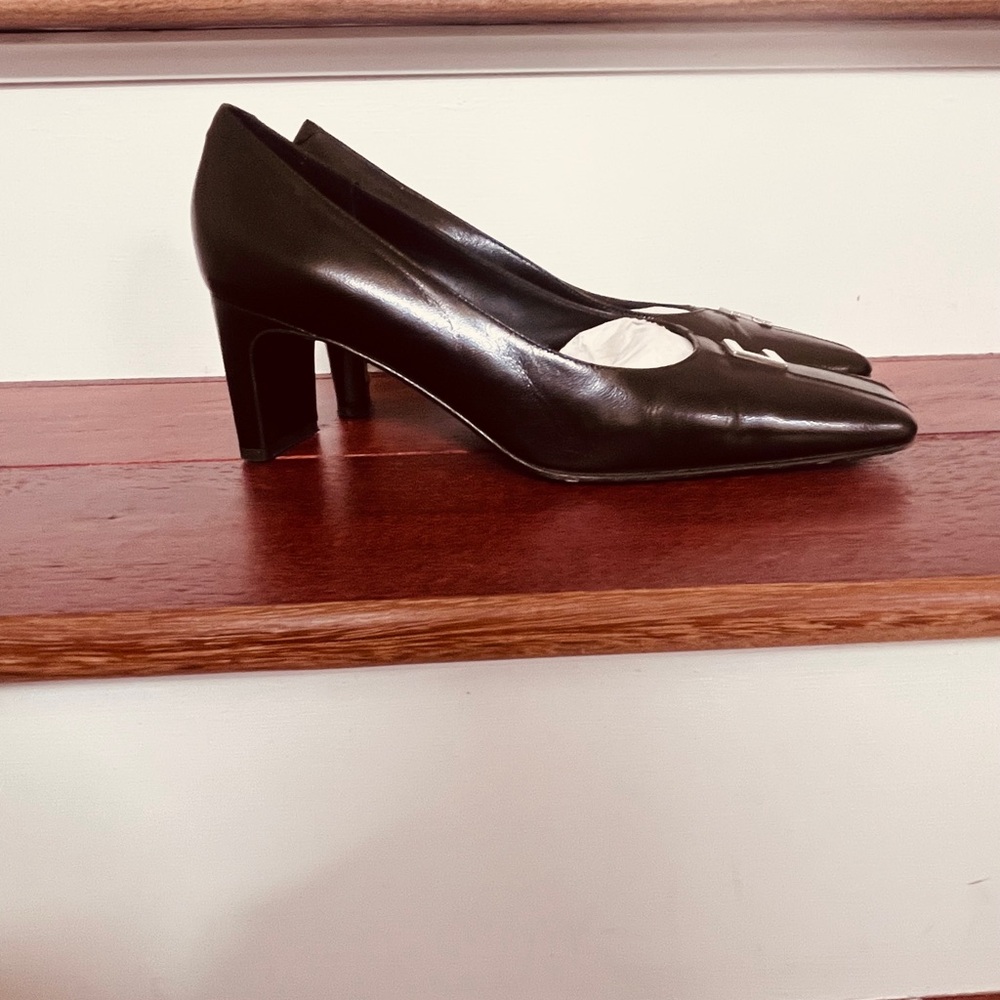 Banana Republic Black Leather Heels - Picture 3 of 5
